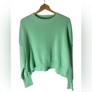 C7- Women’s Medium - Green Women's Sweater